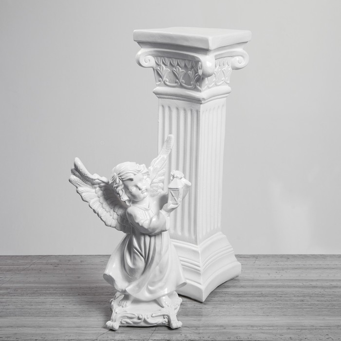 Статуэтка "Ангел с фонарём на колонне"
