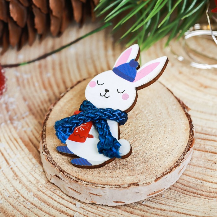 Новогодний значок с объёмным элементом "Горячего кофеёчка"