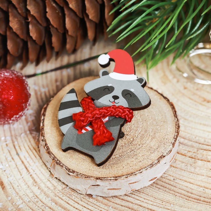 Новогодний значок с объёмным элементом "Можно все"