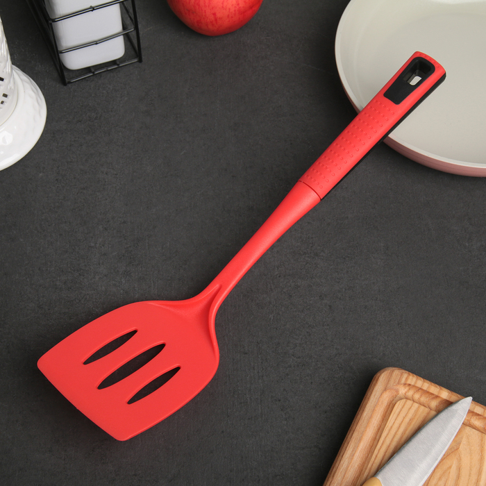 Лопатка с прорезями 33 см "Мак", цвет красный