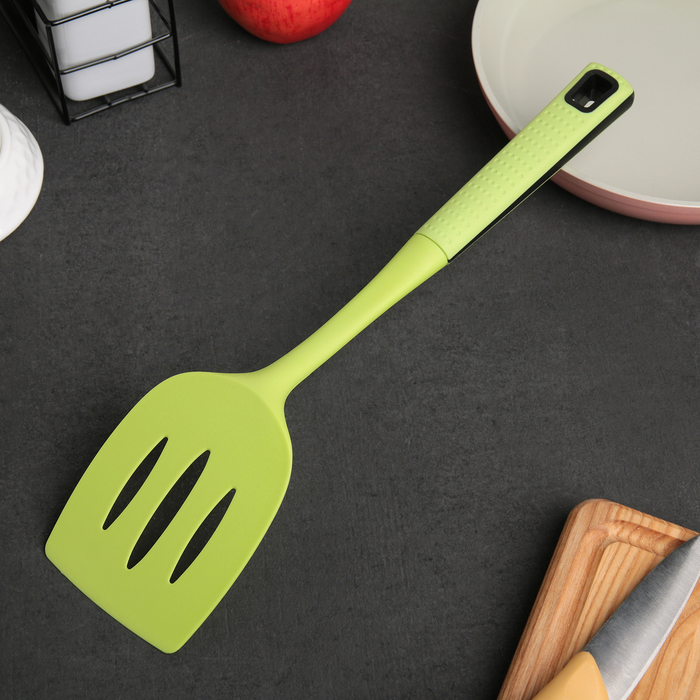 Лопатка с прорезями 33 см "Трава", цвет зелёный