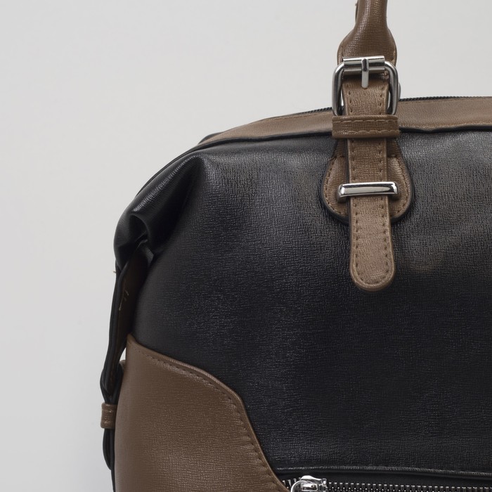 Сумка женская, отдел на молнии, 2 наружных кармана, длинный ремень, цвет чёрный