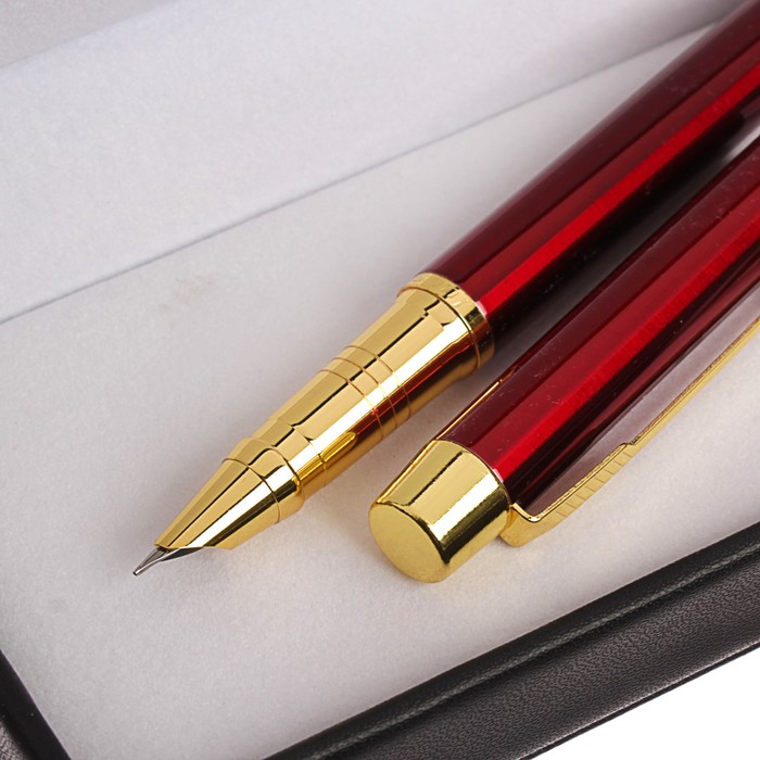 Ручка подарочная перьевая в кожзам футляре 2018 корпус бордо