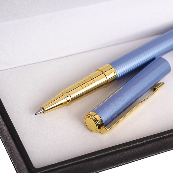 Ручка подарочная шариковая в кожзам футляре Арфа корпус голубой