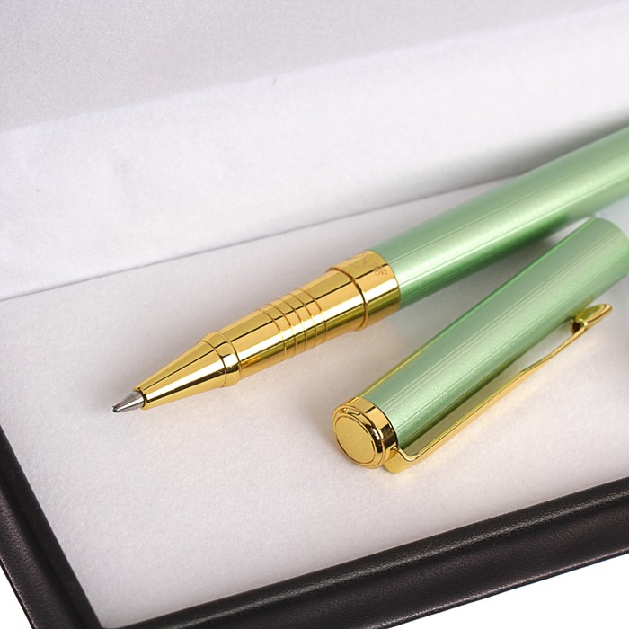 Ручка подарочная шариковая в кожзам футляре Арфа корпус зеленый