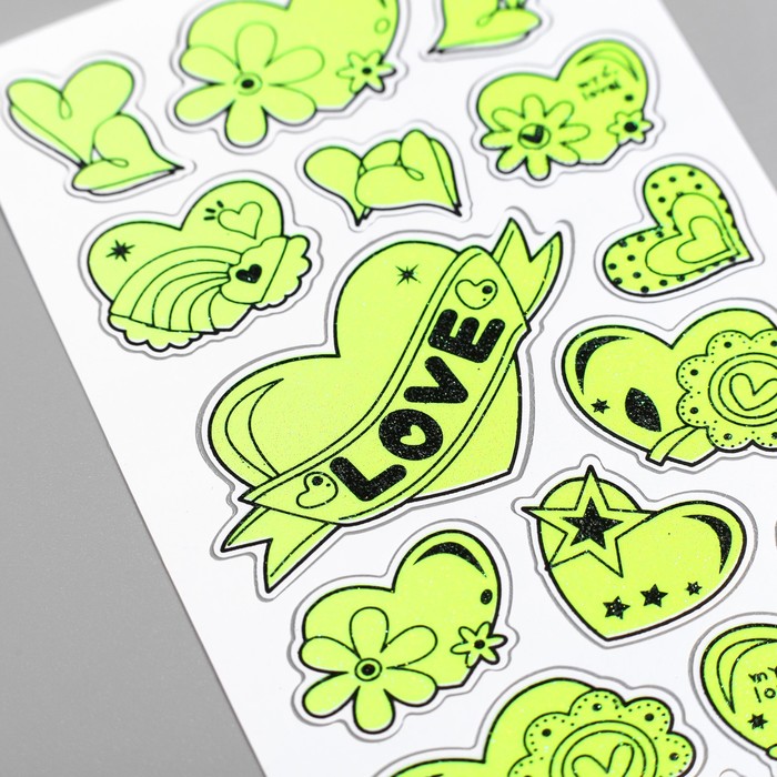 Наклейка пластик фосфорная "Сердца" МИКС 23х9 см