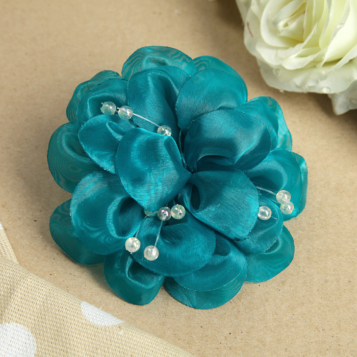 Бант для девочек с резинкой "Ягодка", 11 см, с бусинами, микс