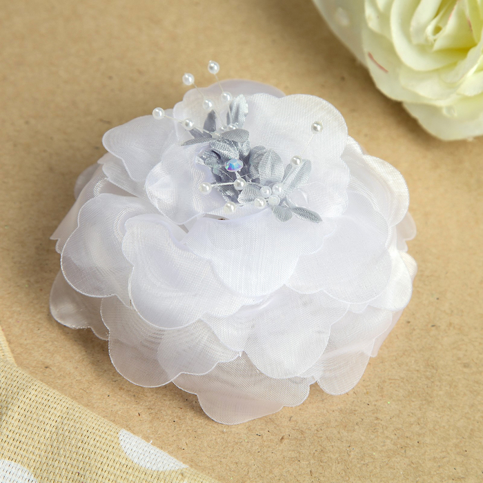 Бант для девочек с резинкой "Снежная королева", 12 см, с бусинами, белый