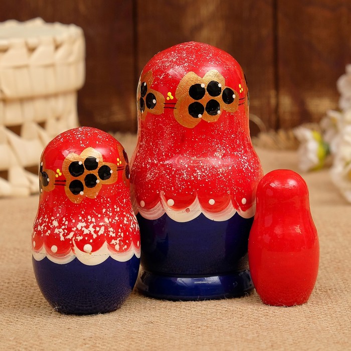 Матрёшка «Смородинка», красное платье, 3 кукольная. 10 см