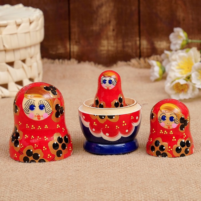 Матрёшка «Смородинка», красное платье, 3 кукольная. 10 см