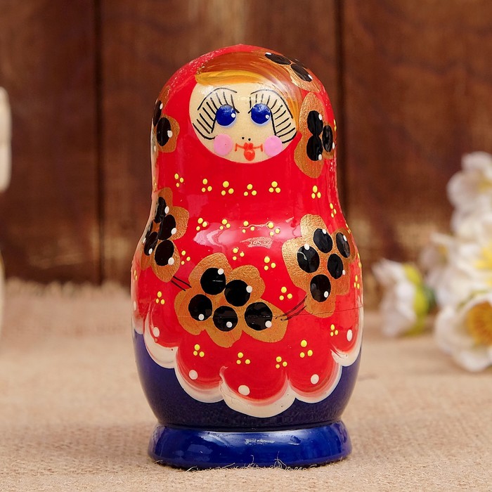 Матрёшка «Смородинка», красное платье, 3 кукольная. 10 см