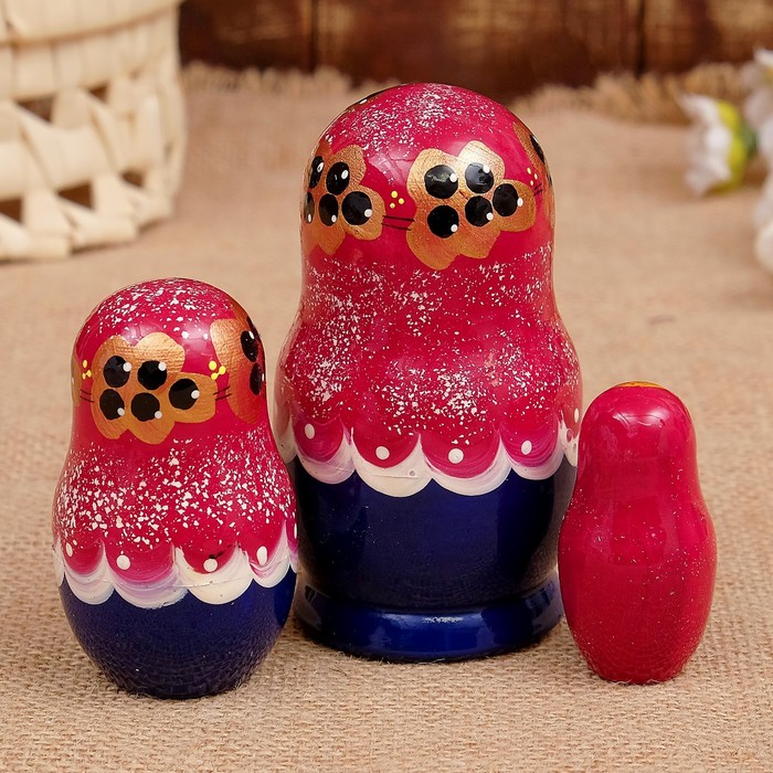 Матрёшка «Смородинка», фиолетовое платье, 3 кукольная. 10 см