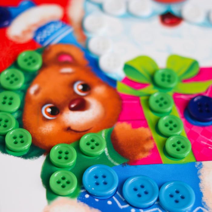 Аппликация на открытке пуговками "Веселого Нового года"