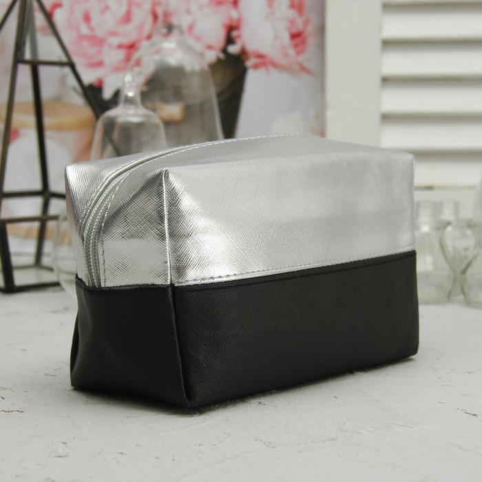 Косметичка дорожная, отдел на молнии, цвет чёрный/серебро
