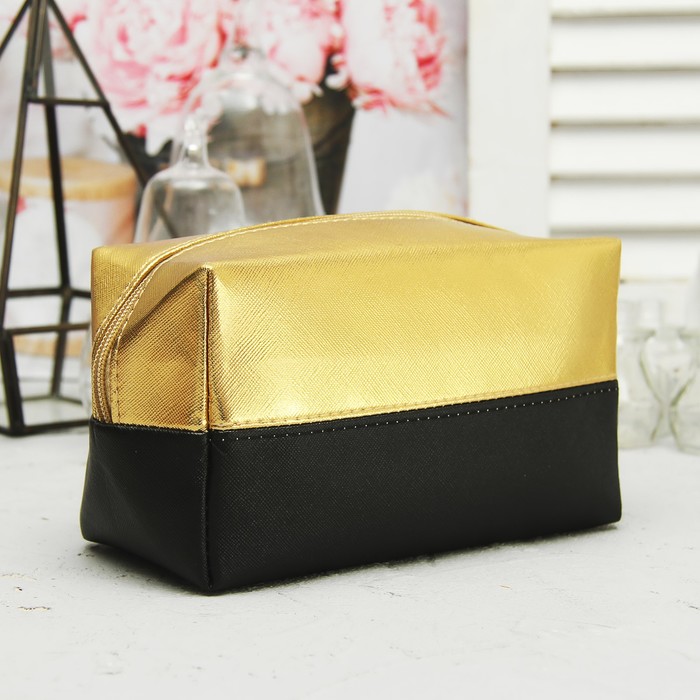 Косметичка дорожная, отдел на молнии, цвет чёрный/золотой