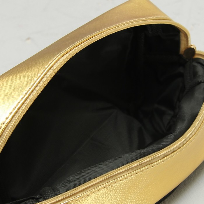 Косметичка дорожная, отдел на молнии, цвет чёрный/золотой