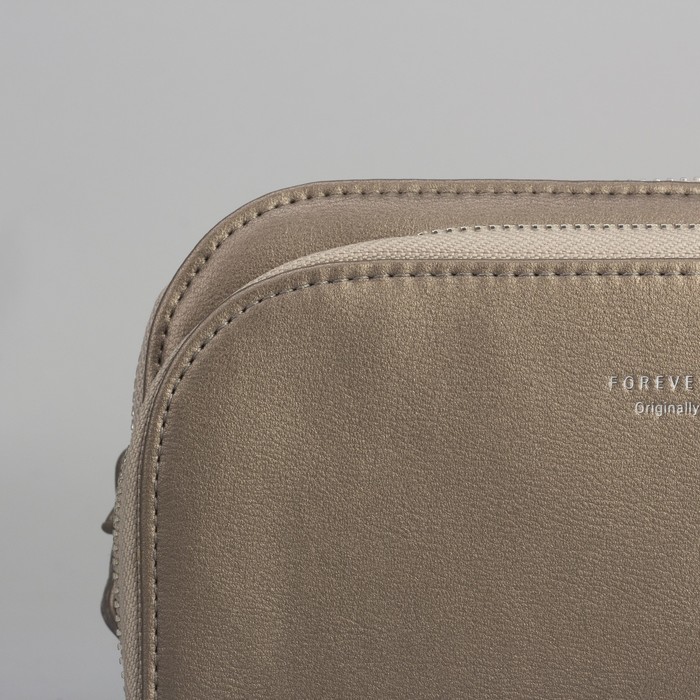 Клатч-кошелёк, 2 отдела, для карт, на молнии, длинный ремень, цвет бронзовый