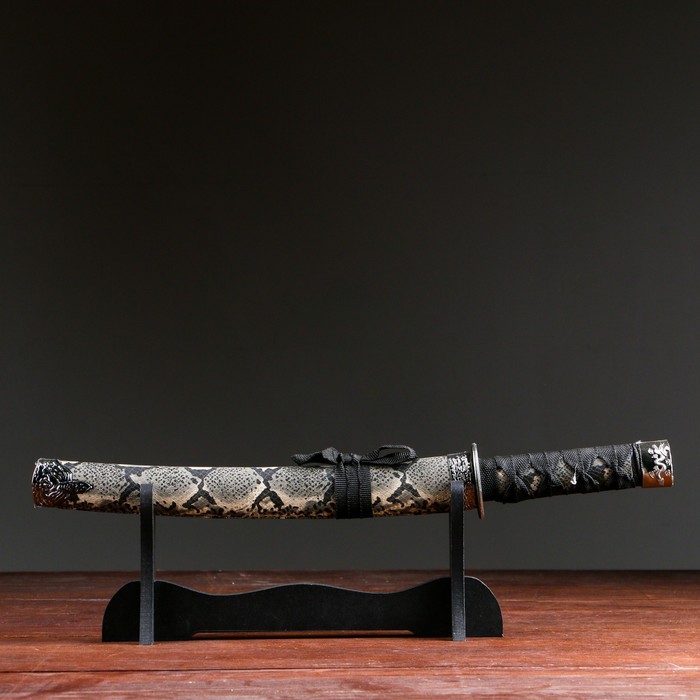 Сувенирное оружие «Катана на подставке», бежевые ножны под змеиную кожу, 47см