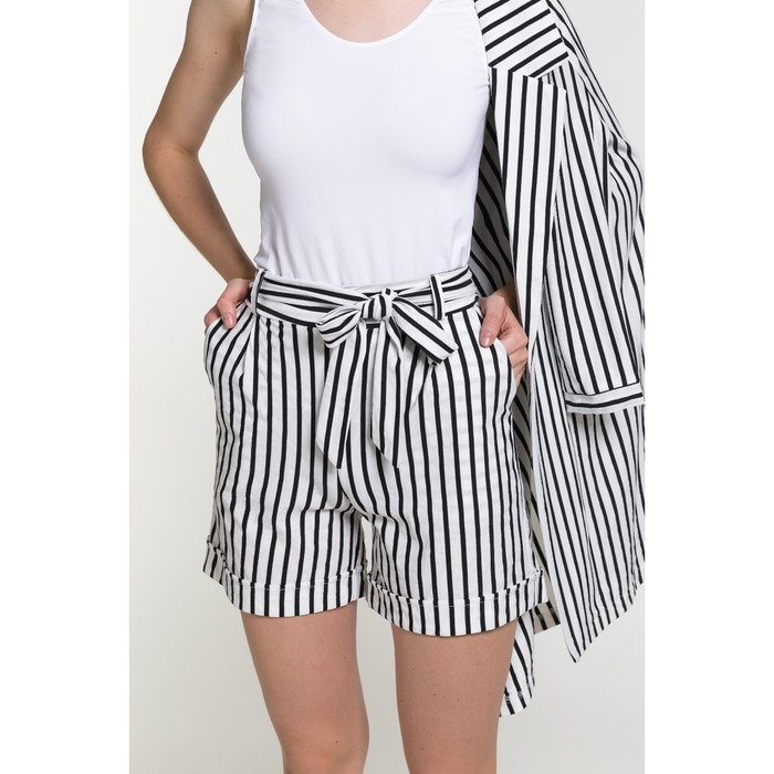 Костюм женский (пиджак, шорты) 08 цвет белый, р-р 42