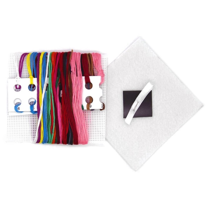 Вышивка крестиком Cross Art "Поросёнок в гирлянде", подвеска и магнит