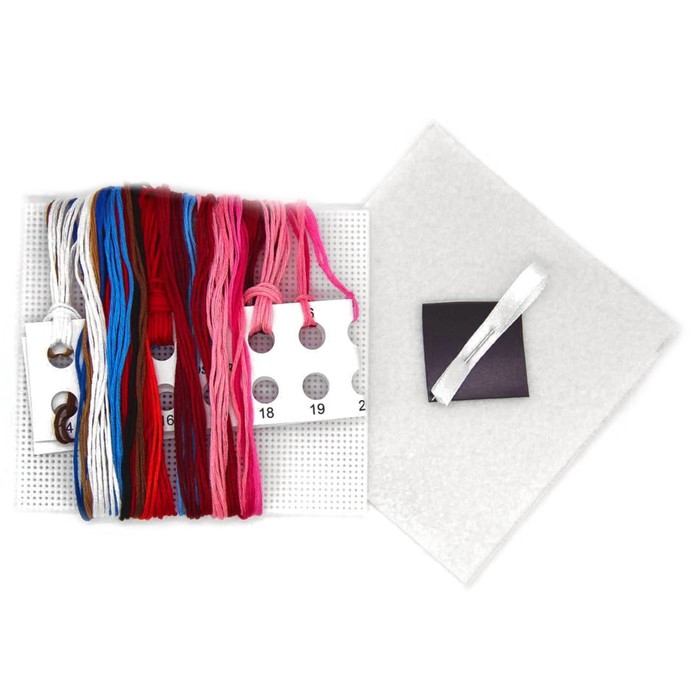 Вышивка крестиком Cross Art "Поросёнок в подарках", подвеска и магнит