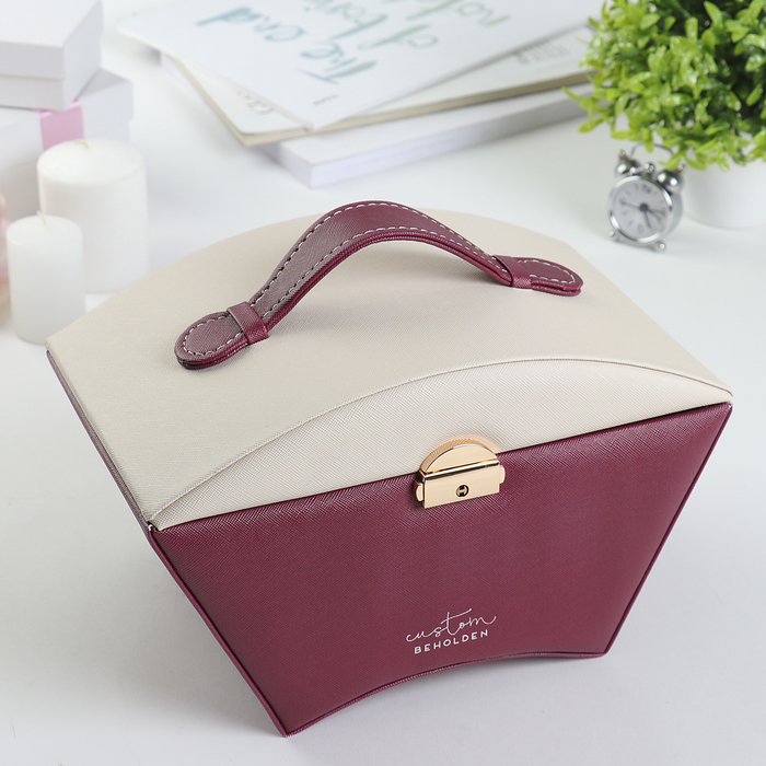 Шкатулка кожзам для украшений "Веер" красно-белая 14х27х16 см