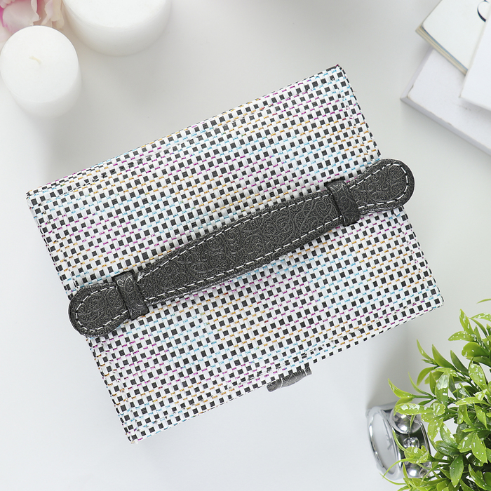 Шкатулка кожзам для украшений "Клеточка" чёрная 9х17х13,5 см