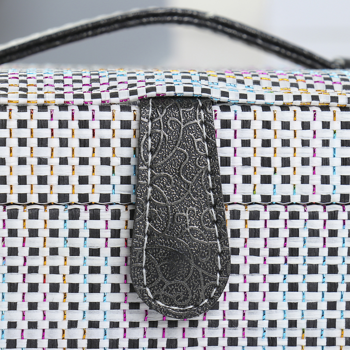 Шкатулка кожзам для украшений "Клеточка" чёрная 9х17х13,5 см