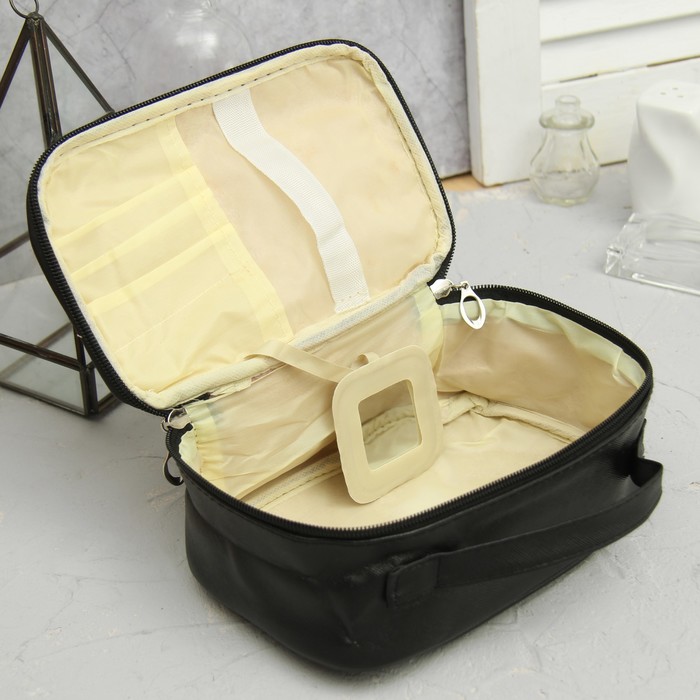 Косметичка-сундучок «Полосы» , отдел на молнии, зеркало, цвет чёрный