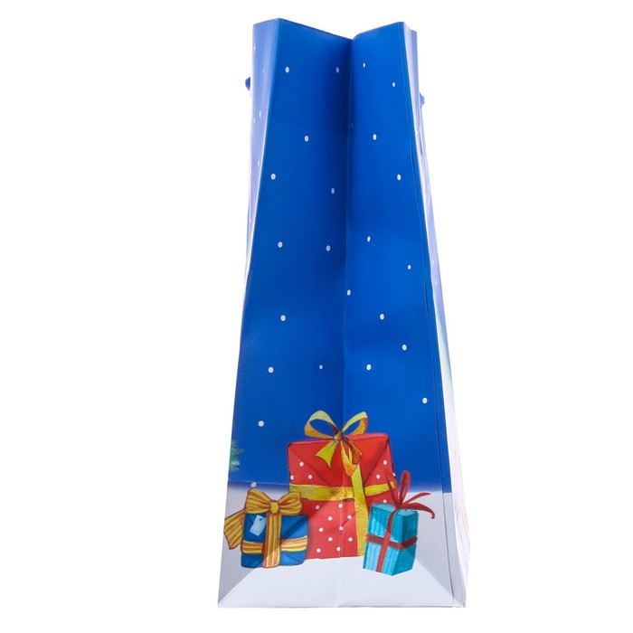 Пакет ламинированный горизонтальный «Приятных сюрпризов в Новом Году!», 18 × 23 × 8 см