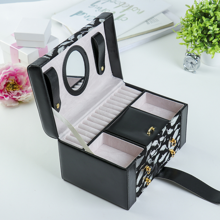 Шкатулка кожзам для украшений "Пёрышки на чёрном" 14х23,5х16,5 см