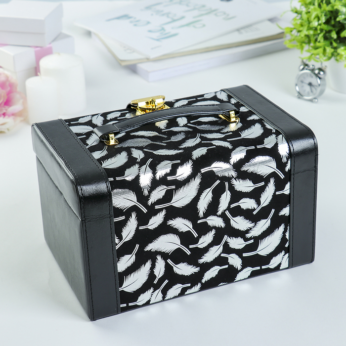 Шкатулка кожзам для украшений "Пёрышки на чёрном" 14х23,5х16,5 см