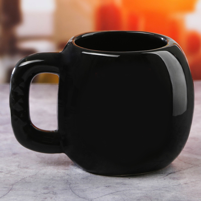 Кружка "Черная перчатка" 600 мл