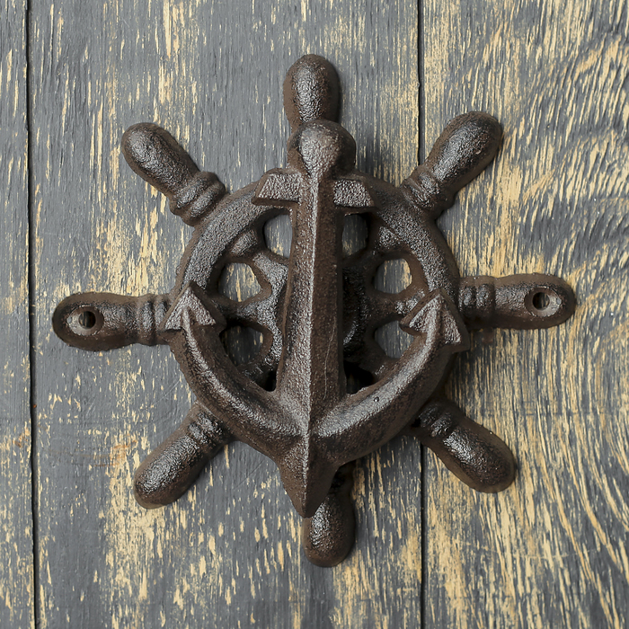 Дверной молоток металл "Штурвал и якорь" 16х16х3,5 см