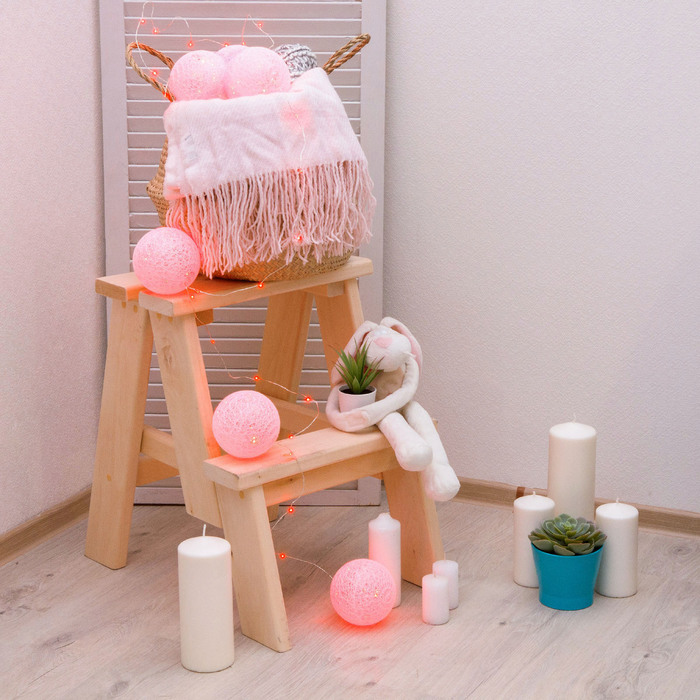 НИТЬ "Шары плетеные" 1,8 м, 6 х10 см, 100 LED-12V, нить белая, адаптер в компл. КРАСНЫЙ