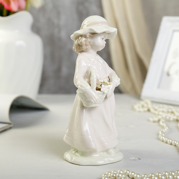 Сувенир фарфор "Девушка" 19x9 см