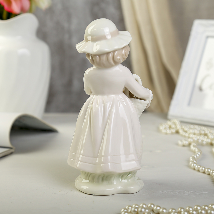 Сувенир фарфор "Девушка" 19x9 см