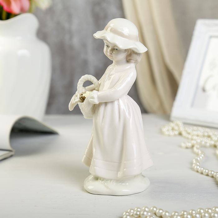 Сувенир фарфор "Девушка" 19x9 см