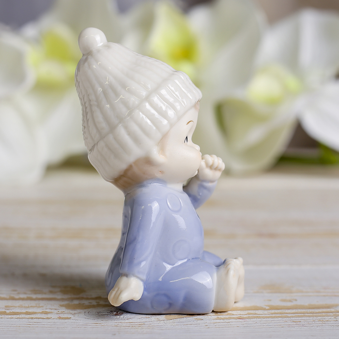 Сувенир фарфор "Мальчик в шапочке" 10х6,5 см