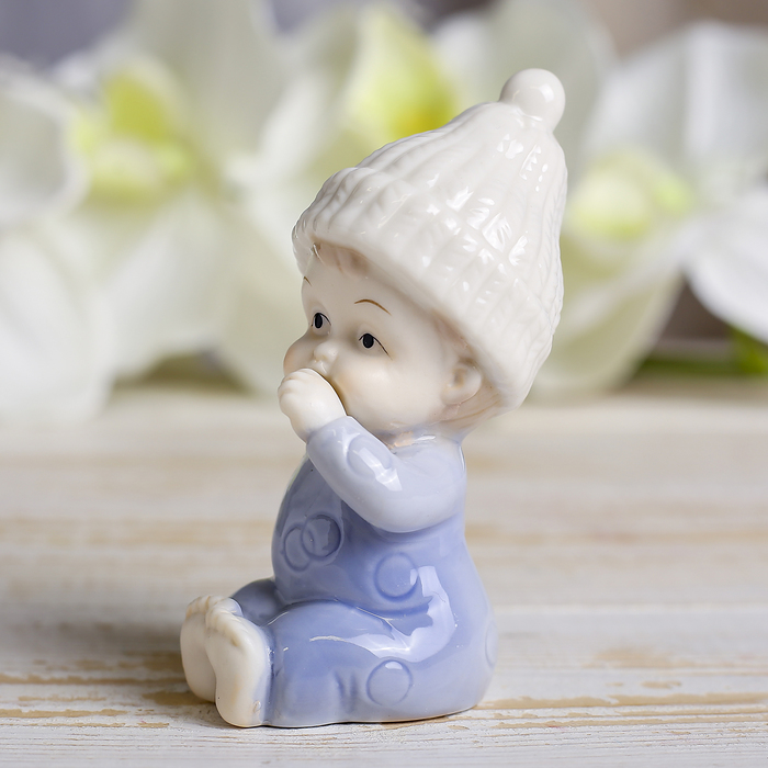 Сувенир фарфор "Мальчик в шапочке" 10х6,5 см
