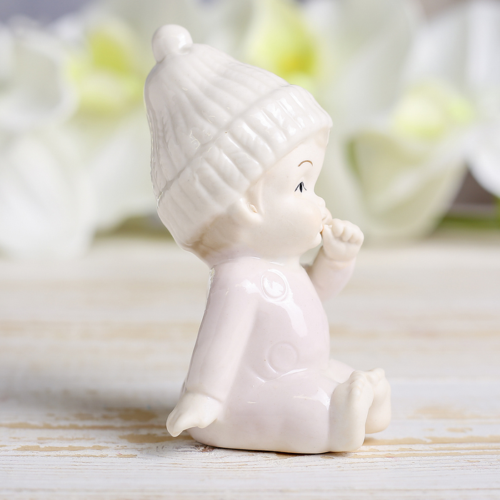 Сувенир фарфор "Девочка в шапочке" 10х6,5 см