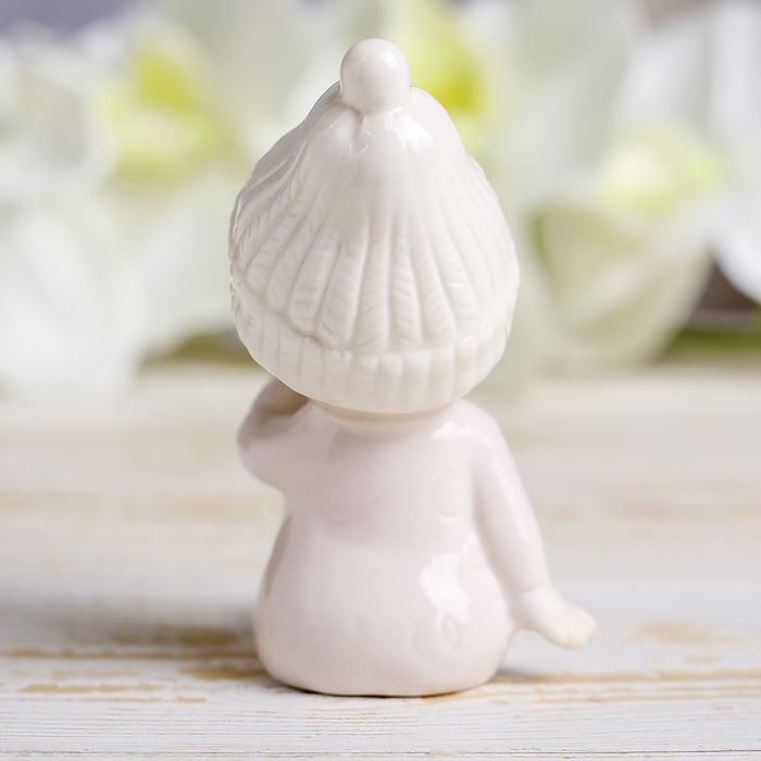 Сувенир фарфор "Девочка в шапочке" 10х6,5 см