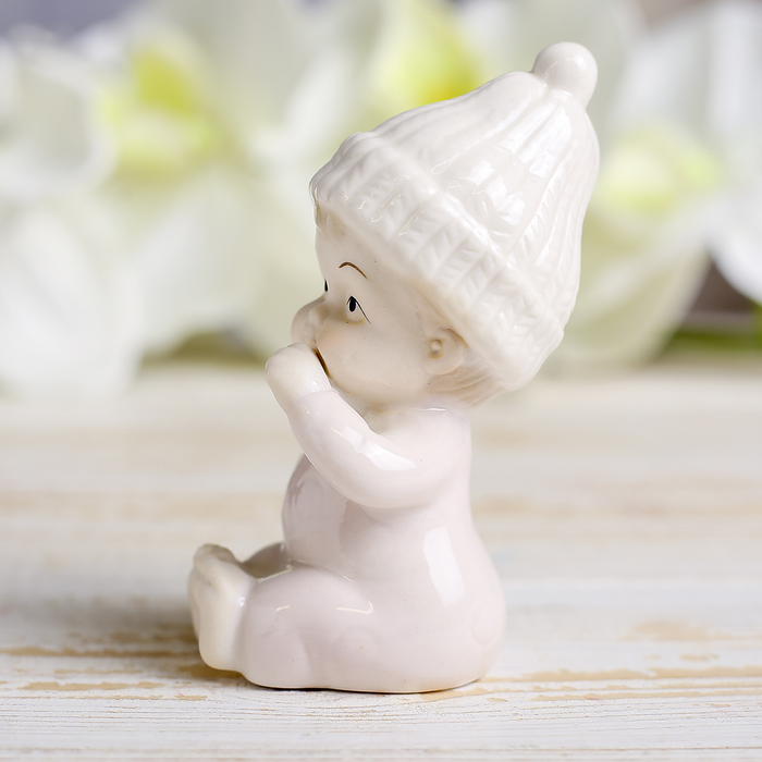 Сувенир фарфор "Девочка в шапочке" 10х6,5 см