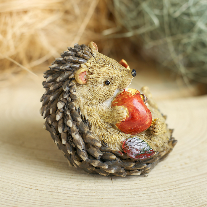 Сувенир полистоун "Ежик с яблоком" 9х7 см