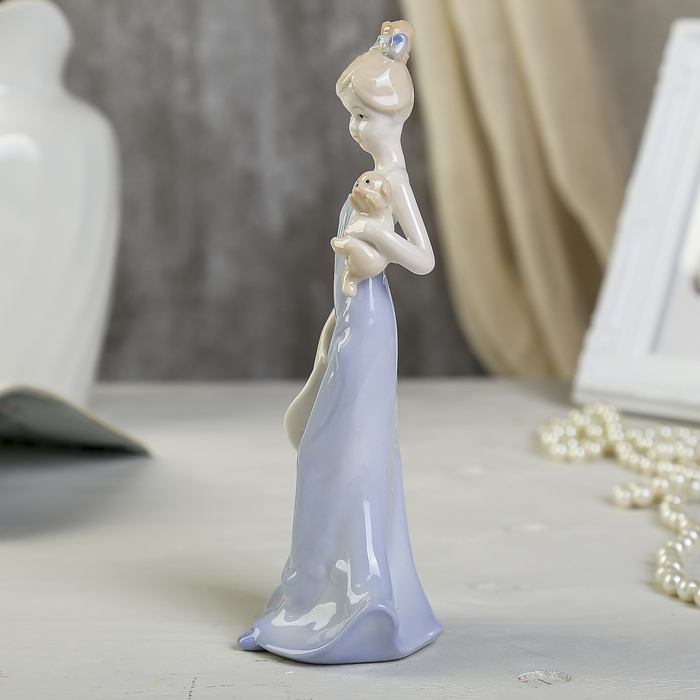 Сувенир фарфор "Девушка с щенком" 19 см