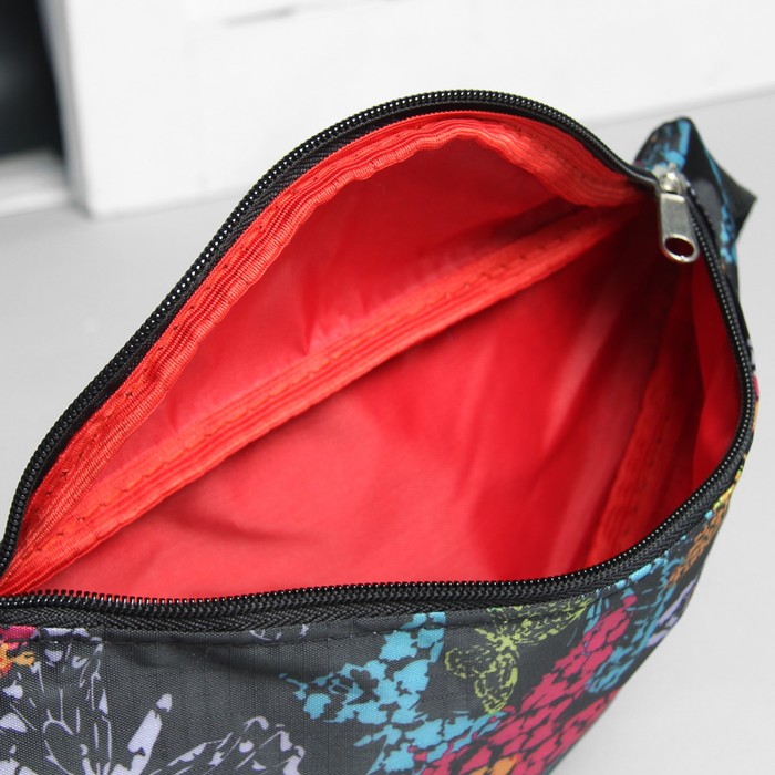 Сумка поясная «Бабочки», отдел на молнии, регулируемый ремень, цвет чёрный