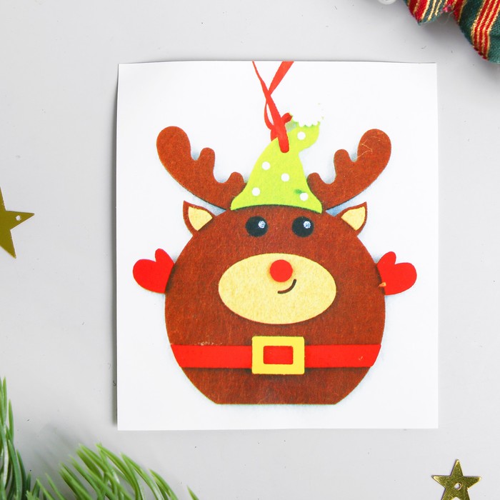 Набор для творчества - создай елочное украшение из фетра "Олень в шапочке"