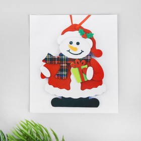 Набор для творчества - создай ёлочное украшение из фетра «Снеговик с подарком» от Сима-ленд