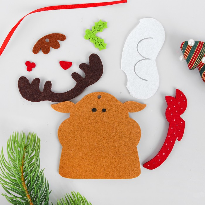 Набор для творчества - создай елочное украшение из фетра "Олень в шарфике"