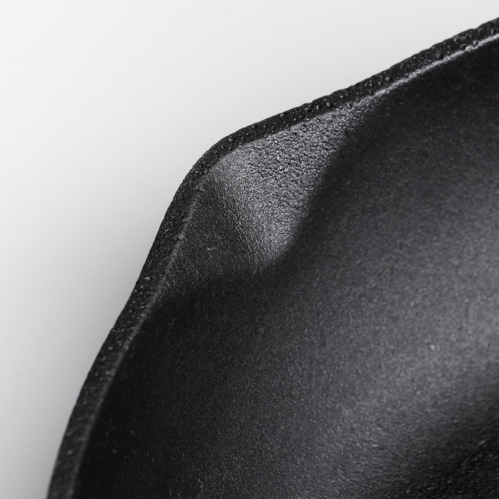 Сковорода чугунная 24x5 см, с двумя сливами